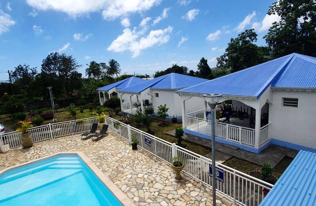 Homerez - Bungaló para 4 pers. con piscina compartida en Capesterre-Belle-Eau
