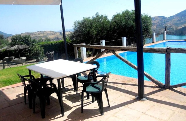 Homerez - Bonita casa para 7 pers. con piscina compartida en Zahara de la Sierra