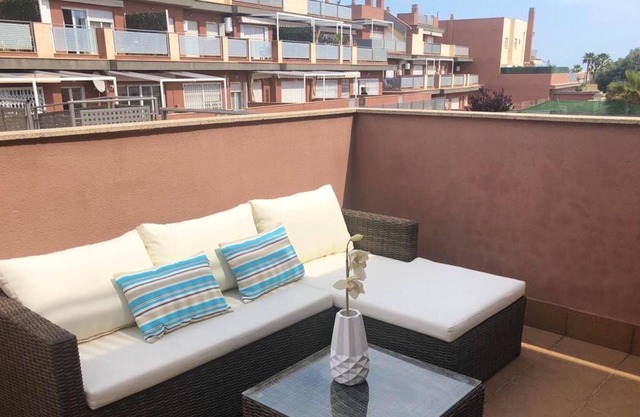 Homerez - Apartamento a 1 km de la playa para 6 pers. con piscina compartida