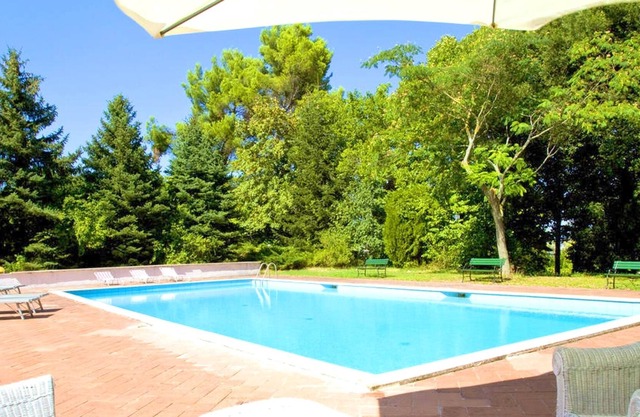 Homerez - Apartamento para 5 pers. con piscina compartida y jardín en Fabriano