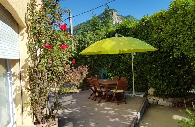 Homerez - Nice appartement for 6 ppl. with garden and terrace at Annot
