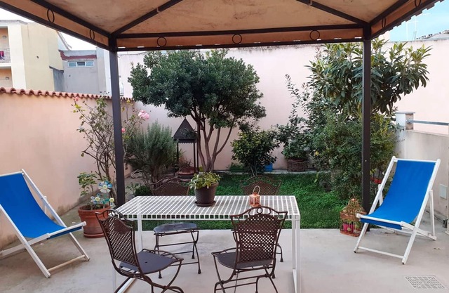Homerez - Bonito apartamento para 4 pers. con jardín y balcón en Sestu