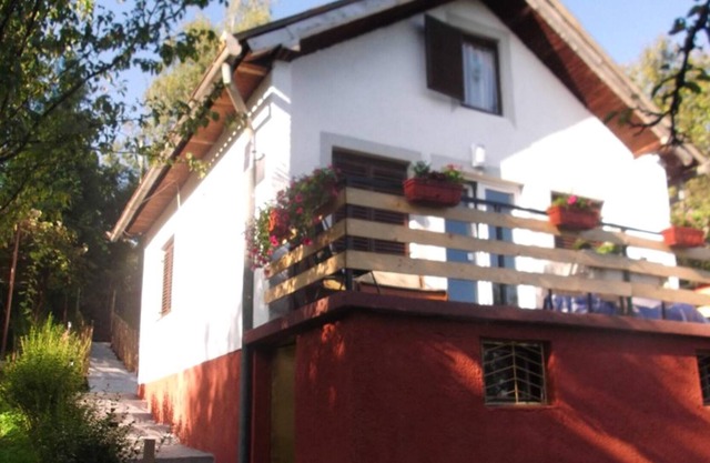 Homerez - Bonita casa para 5 pers. con jardín y terraza en Jazvine