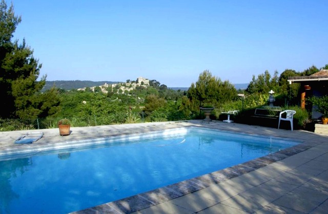 Homerez - Casa para 4 pers. con piscina compartida, jardín y terraza en Ansouis