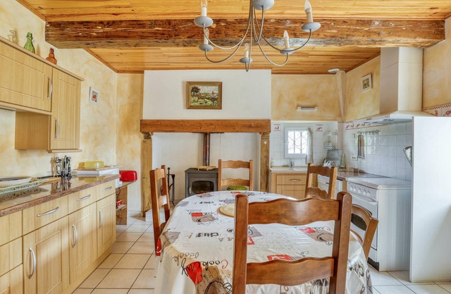 Homerez - Nice house for 4 ppl. with garden and terrace at Puycelsi