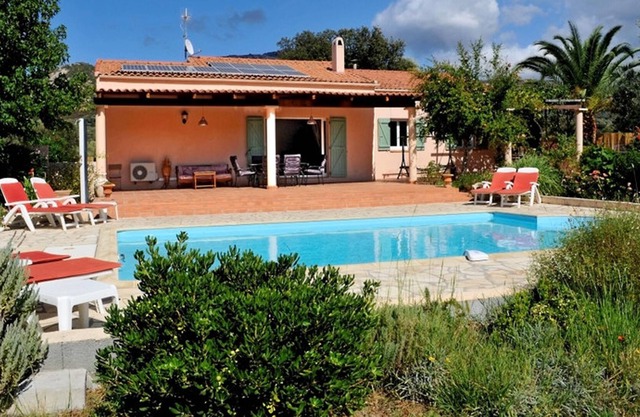 Homerez - Villa a 8 km de la playa para 6 pers. con piscina en Montegrosso