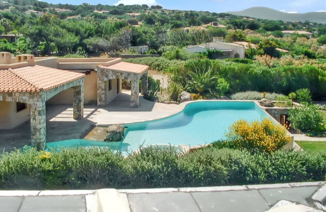 Homerez - Villa panorámica con vistas al mar y la montaña en Corbara