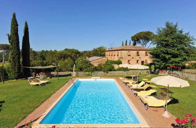 Homerez - Amplia villa en Monteroni d'Arbia con piscina