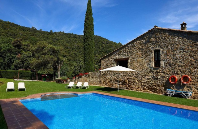 Homerez - Espacioso apartamento para 6 pers. con piscina compartida en Girona