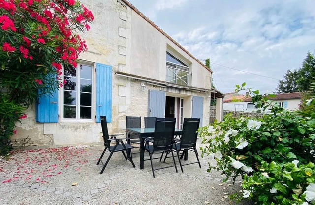 Homerez - Amplia casa familiar en Niort con jardín