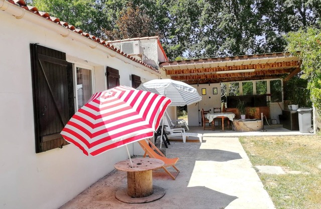 Homerez - Casa espaciosa en Venansault con jardín y terraza