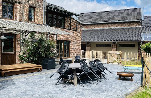 Homerez - Spacious house for 8 ppl. with garden and terrace at Rochefort