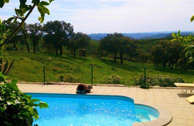 Homerez - Espaciosa casa para 5 pers. con piscina compartida en Almodovar