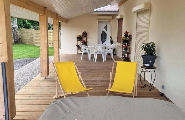 Homerez - Casa espaciosa en Carcans con jacuzzi
