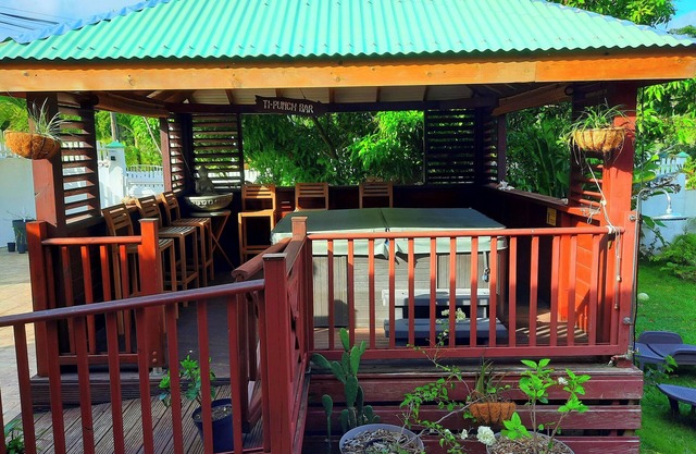 Homerez - Casa a 3 km de la playa para 8 pers. con jacuzzi y jardín en Deshaies