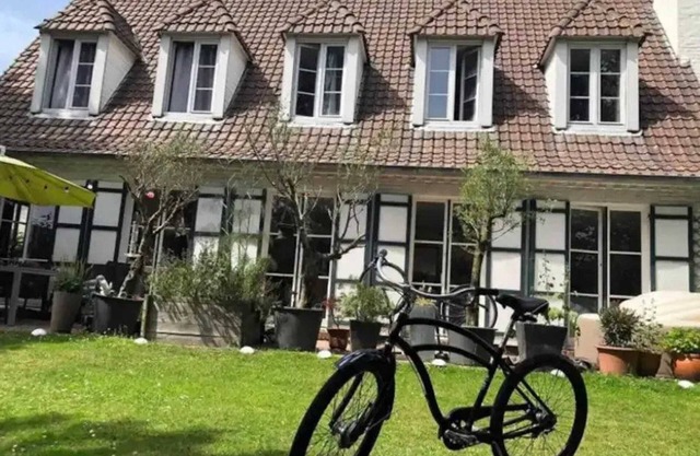 Homerez - Casa espaciosa en Santes con jardín
