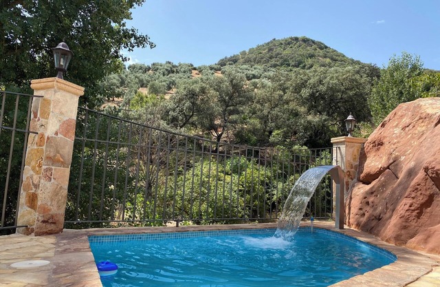 Homerez - Casa espaciosa en Zambra con piscina privada