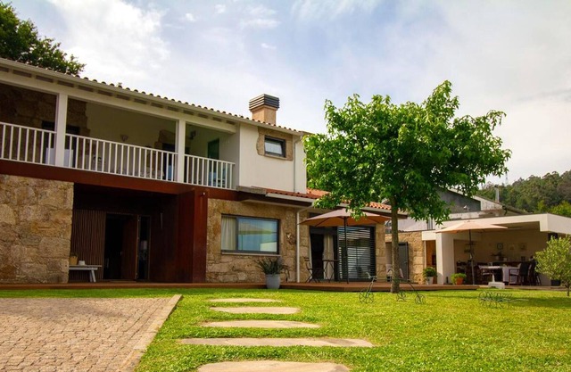 Homerez - Espaciosa casa para 6 pers. con jardín, terraza y balcón en Gondiães