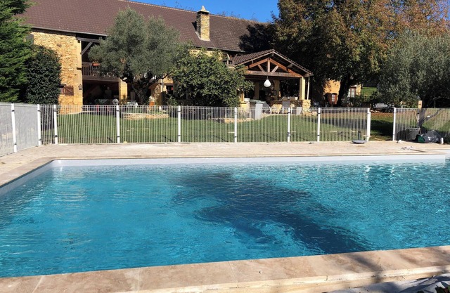 Homerez - Espaciosa villa en Proissans con piscina privada