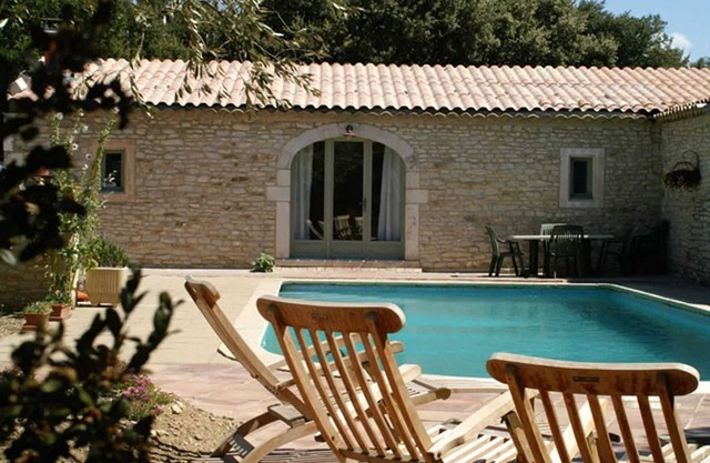 Homerez - Espaciosa villa en Chamaret con piscina privada