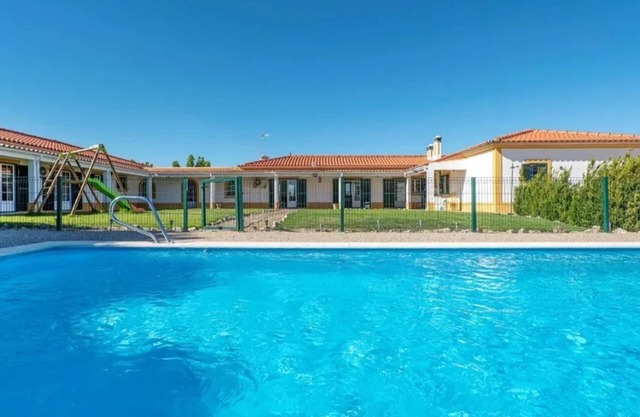 Homerez - Amplia villa con piscina privada en Grândola