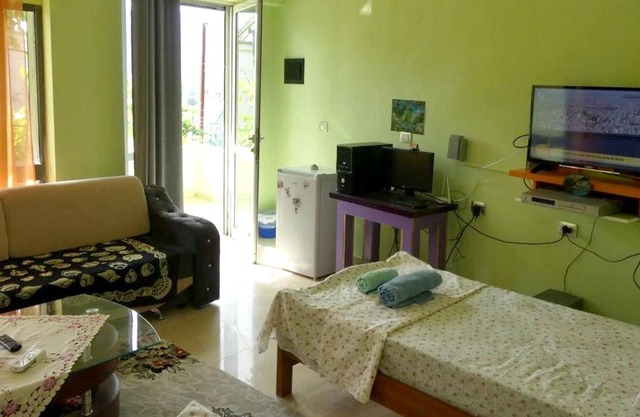 Homerez - Bonito estudio para 4 pers. con jardín y balcón en District de Berat