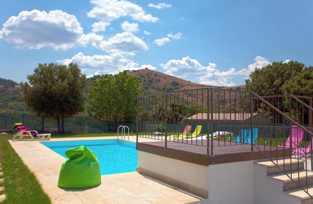 Homerez - Villa soleada en Pietralba con piscina privada