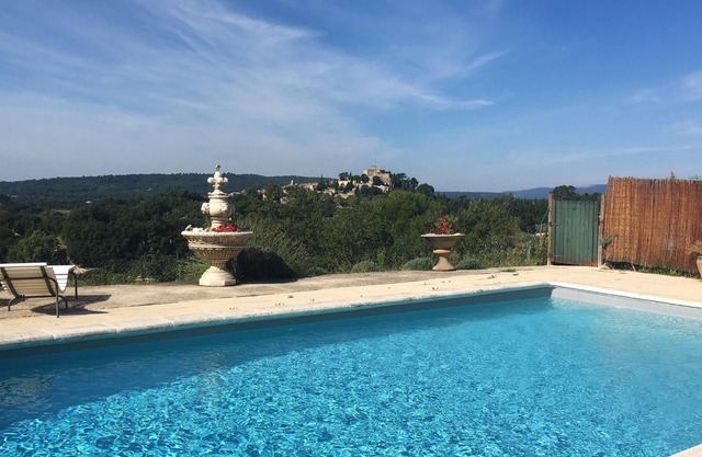 Homerez - Casa para 3 pers. con piscina compartida, jardín y terraza en Ansouis