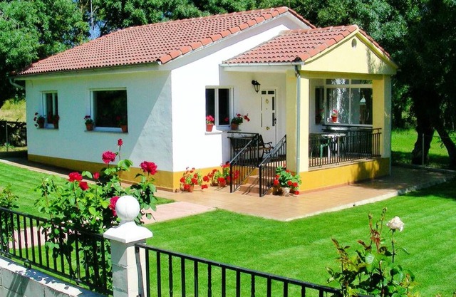 Homerez - Bonita villa para 4 pers. con piscina y terraza en La Calzada de Béjar