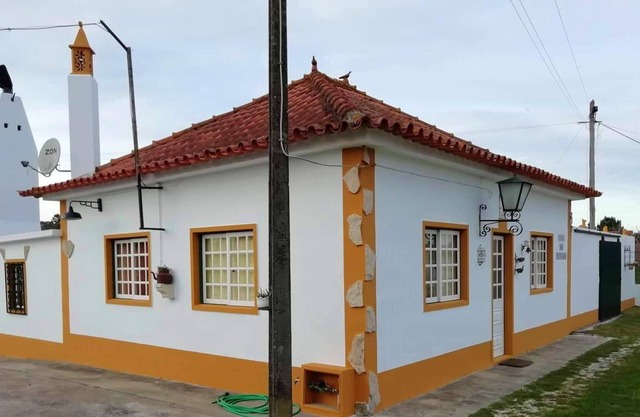 Homerez - Bonita villa a 9 km de la playa para 6 pers. con terraza en Alcobaça