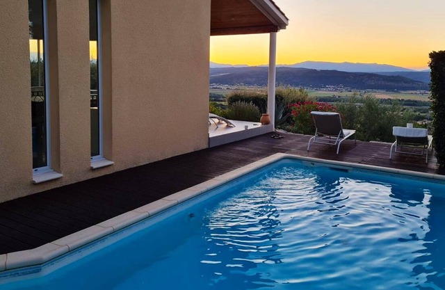 Homerez - Villa para 8 pers. con piscina, terraza y balcón en Villeneuve