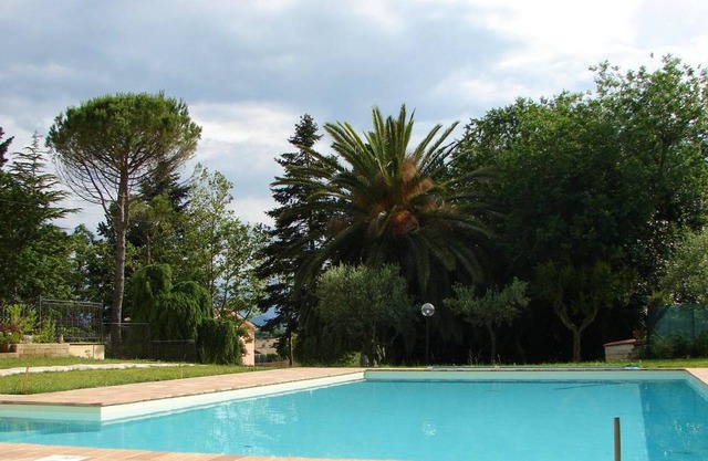 Homerez - Espaciosa villa para 8 pers. con piscina, jacuzzi y jardín en Mogliano