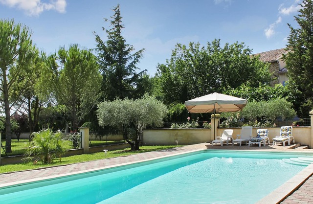 Homerez - Grande villa para 10 pers. con piscina y terraza en Althen-des-Paluds