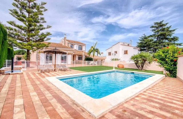 Homerez - Villa en Benifayó con piscina