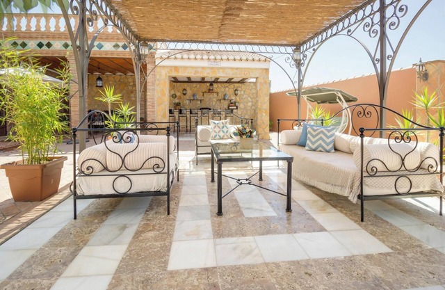 Homerez - Villa en Padul con Piscina Privada