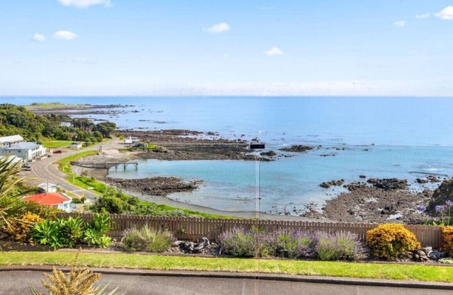 Homestay at Waihau Bay- Meals Included!