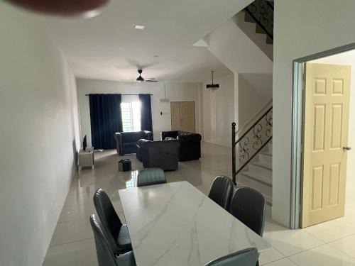 Homestay Behrang Sentral