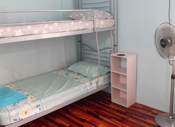 Homestay Idaman Tun Hussein - Harga untuk 1 rumah ,1 bilik ,1 bilik air 4 single bed - Not Sharing
