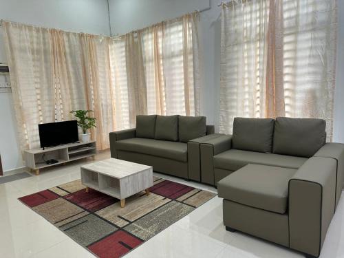 Homestay Kemaman Fyna08 Semi-D, 4 Bedrooms Dekat Pantai Kijal