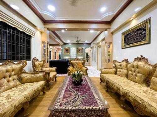 Homestay & Pool Laman Sri Aman Pontian