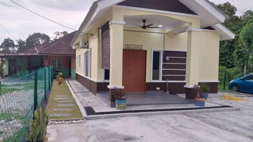 Homestay Teratak Kasih Sapri & Mazila