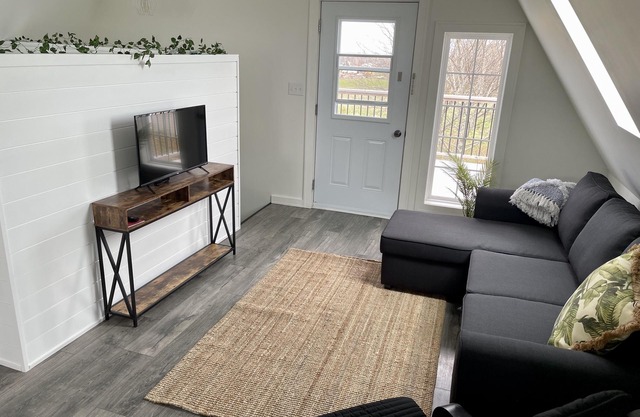 Homestead 1810 - newly renovated barn loft apartment minutes from Charlottetown