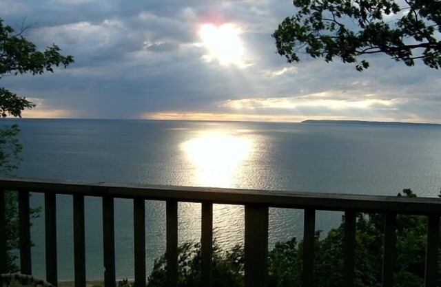 Condominio Homestead, Hermosa vista del lago MI $ Isla Manitau. A / C, cable y wifi