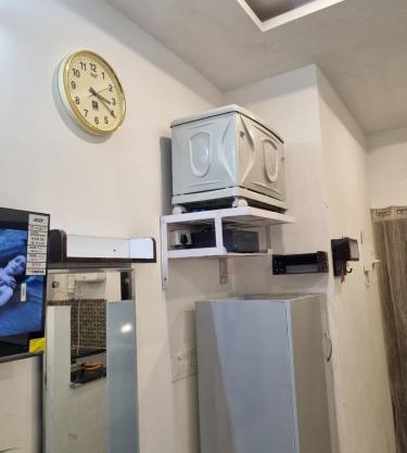 HOmeTEL-1 Bedroom Bath n kitchen Studio Apartment By Pushpanjali QLH