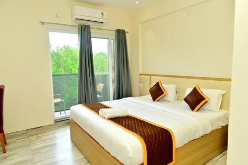 HOMETOWN Sharu's Inn A Luxury Hotel