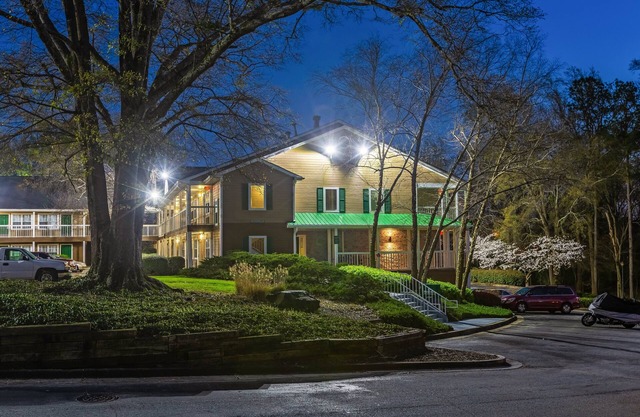 HomeTowne Studios by Red Roof Atlanta NE - Downtown Norcross
