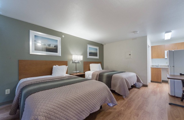 HomeTowne Studios by Red Roof Dallas - Irving