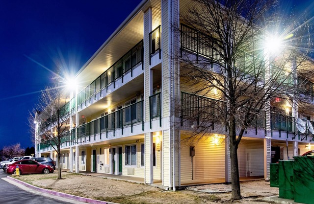 HomeTowne Studios By Red Roof Colorado Springs - Airport