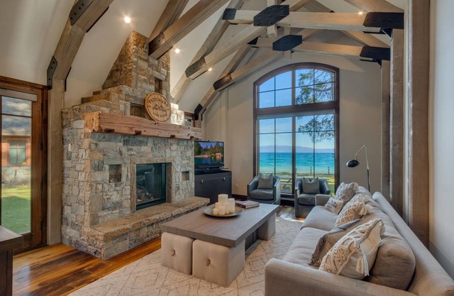 Homewood Trifecta - Lakefront: 4 dormitorios / 3. 5 BA cuatro habitaciones en Homewood, capacidad para 10