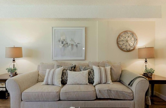 HOMEY 2 BR | Near NLRHC | Corporate Rental | WiFi